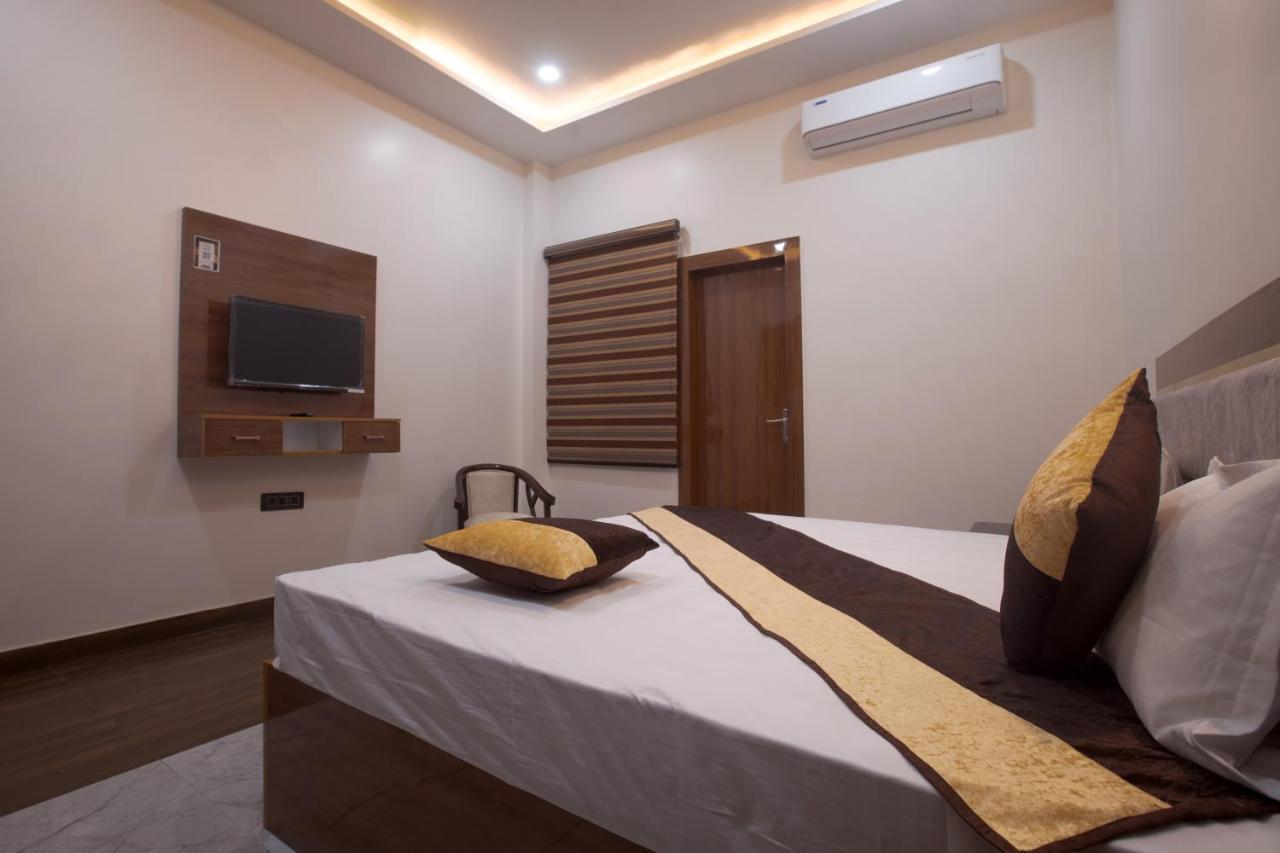 Madhav Residency Otel Mathura Dış mekan fotoğraf