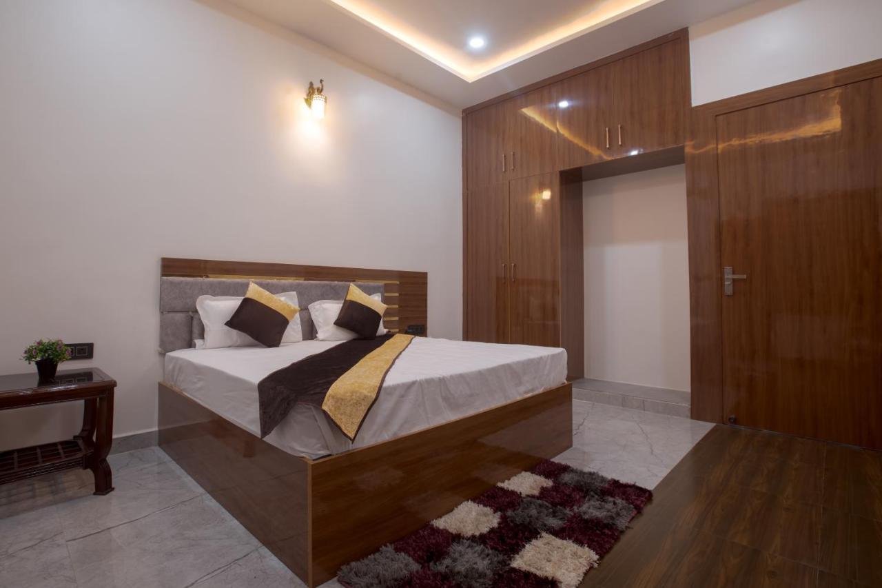 Madhav Residency Otel Mathura Dış mekan fotoğraf