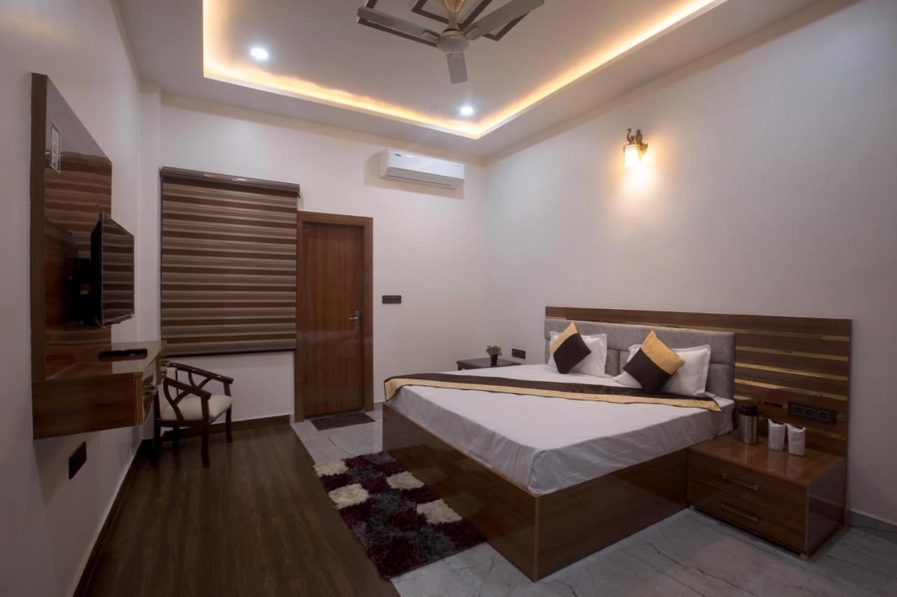 Madhav Residency Otel Mathura Dış mekan fotoğraf