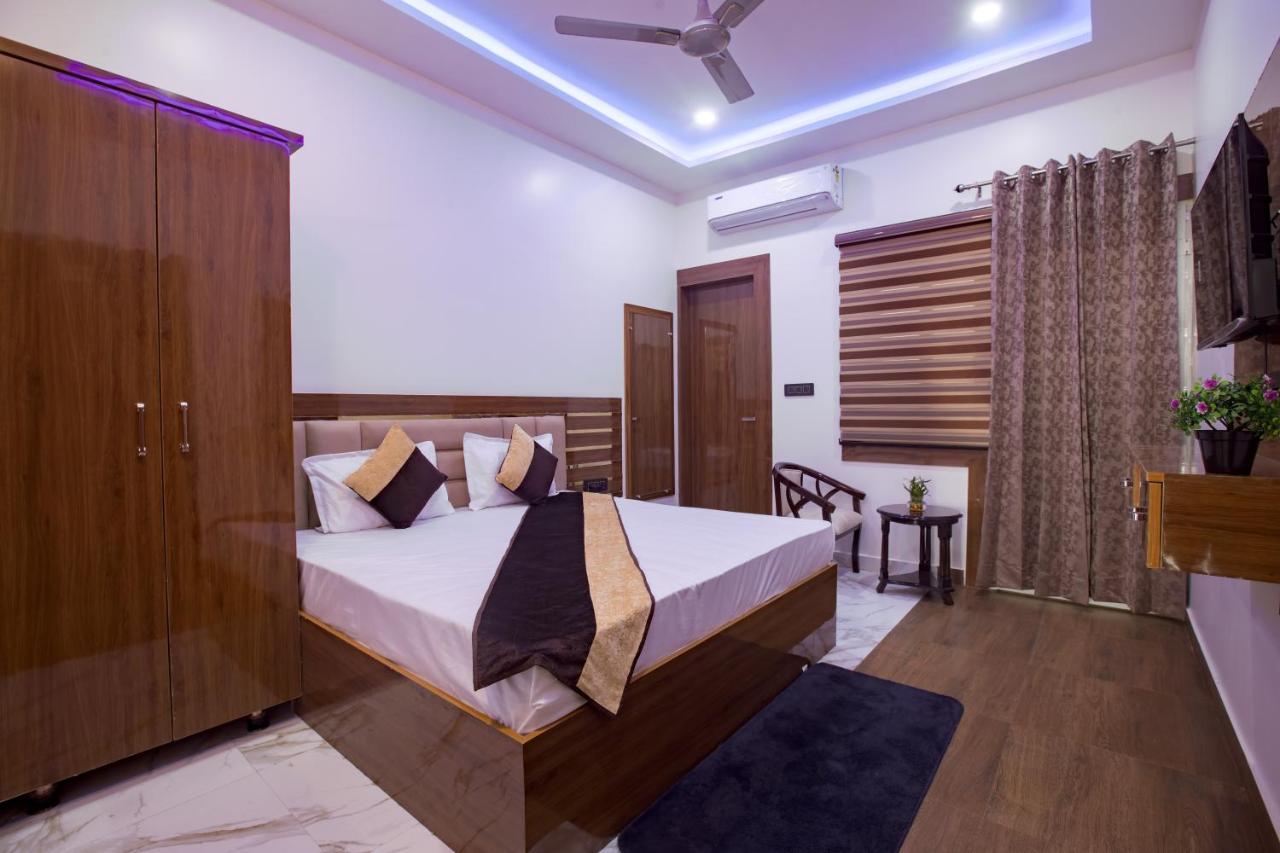 Madhav Residency Otel Mathura Dış mekan fotoğraf