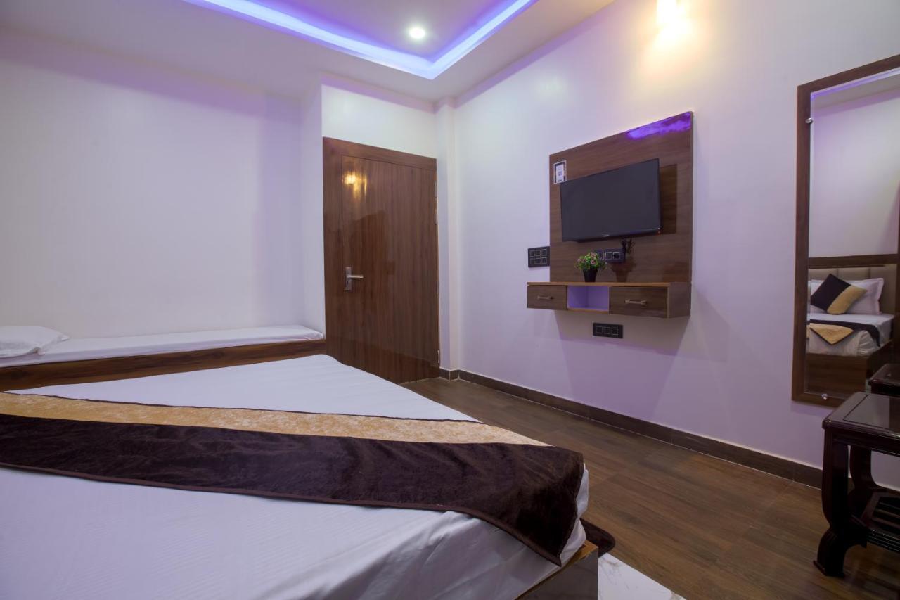 Madhav Residency Otel Mathura Dış mekan fotoğraf