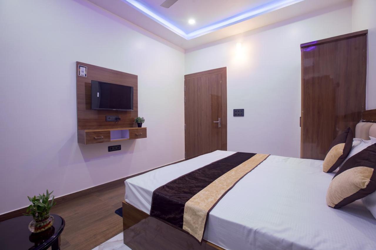 Madhav Residency Otel Mathura Dış mekan fotoğraf