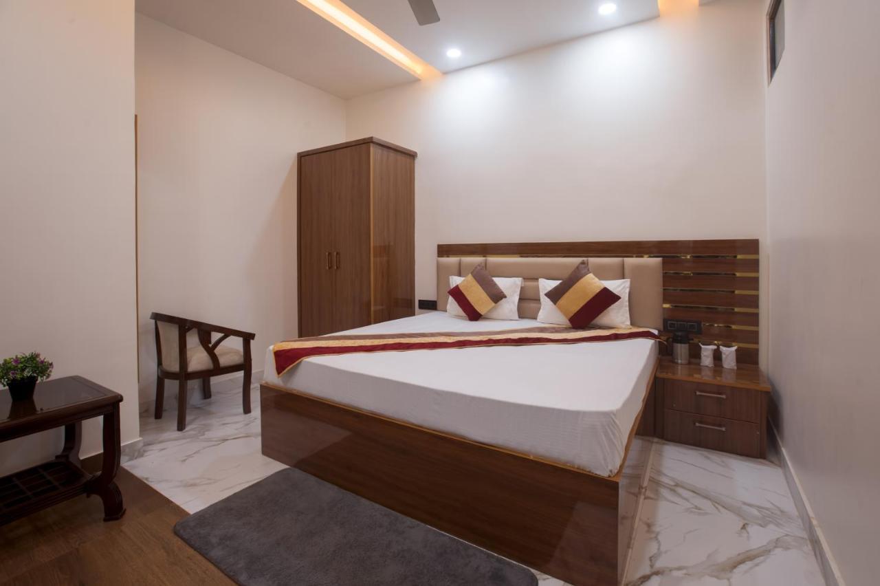 Madhav Residency Otel Mathura Dış mekan fotoğraf